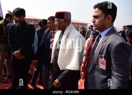 Allahabad, Uttar Pradesh, Indien. 17 Jan, 2019. Allahabad: Präsident Ram Nath Kovind zusammen mit seiner Familie und Uttar Pradesh Gouverneur Ram Naik, Chief Minister Aditya Nath Yogis und andere Minister im Sangam angekommen Ganga Pujan in Singapore auf 17-01-2019 durchführen. Credit: Prabhat Kumar Verma/ZUMA Draht/Alamy leben Nachrichten Stockfoto