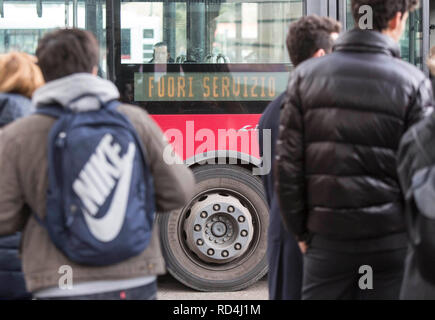 Foto LaPresse - Andrea Panegrossi 17/01/2019 - Roma, Italia. CRONACA Stazione Termini, sciopero dei mezzi pubblici Foto Andrea Panegrossi LaPresse - 17/01/2019 - Rom, Italien Termini Bahnhof, öffentliche Verkehrsmittel Streik Stockfoto