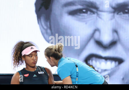 Melbourne, Australien. 17 Jan, 2019. Naomi Osaka Japan reagiert während der zweiten Runde Frauen singles Match gegen Tamara Zidansek von Slowenien bei den Australian Open in Melbourne, Australien, Jan. 17, 2019. Credit: Bai Xuefei/Xinhua/Alamy leben Nachrichten Stockfoto