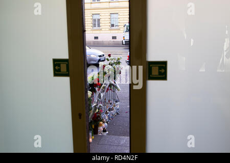 Danzig, Polen. 17 Jan, 2019. Traurigkeit und Kummer wahrnehmbar sind überall auf den Straßen von Danzig. Der Bürgermeister von Danzig ist gedacht für alle Einwohner. Credit: Slawomir Kowalewski/Alamy leben Nachrichten Stockfoto