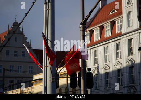 Danzig, Polen. 17 Jan, 2019. Traurigkeit und Kummer wahrnehmbar sind überall auf den Straßen von Danzig. Der Bürgermeister von Danzig ist gedacht für alle Einwohner. Credit: Slawomir Kowalewski/Alamy leben Nachrichten Stockfoto