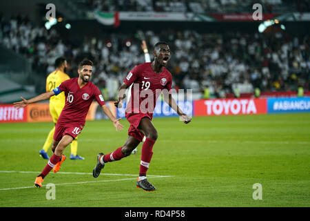 Januar 17, 2019: Almoez Ali von Katar feiern zählen zu 1-0 in der 45. Minute während Saudi-arabien v Katar im Zayed Sports City Stadium in Abu Dhabi, Vereinigte Arabische Emirate, AFC Asian Cup, asiatische Fußball-Meisterschaft. Ulrik Pedersen/CSM. Stockfoto