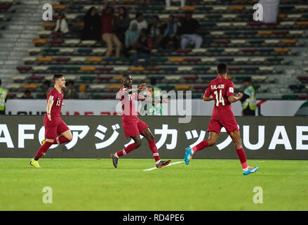 Januar 17, 2019: Almoez Ali von Katar sein Ziel feiern. 2-0 Während Saudi-Arabien v Katar im Zayed Sports City Stadium in Abu Dhabi, Vereinigte Arabische Emirate, AFC Asian Cup, asiatische Fußball-Meisterschaft. Ulrik Pedersen/CSM. Stockfoto