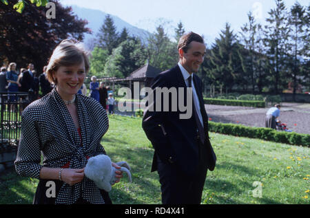 Prinzessin Astrid von Habsburg-Lothringen mit Ehemann Lorenz von Habsburg-Lothringen, geb. von Belgien, in Brüssel, 2000. Prinzessin Astrid von Habsburg Lothringen, nee von Belgien mit ihrem Mann Lorenz von Habsburg Lothringen zu Brüssel, 2000. Stockfoto