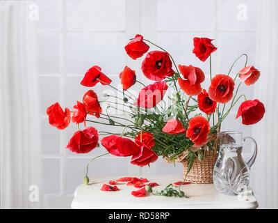 Stillleben mit Strauß roter Mohn Stockfoto