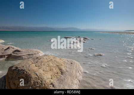 Totes Meer, Israel Blick nach Osten in die Trocknung Meer Stockfoto