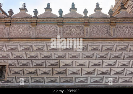 Architektonisches Detail des Palais Schwarzenberg Wand mit Sgraffito Arbeiten eingerichtet. Stockfoto