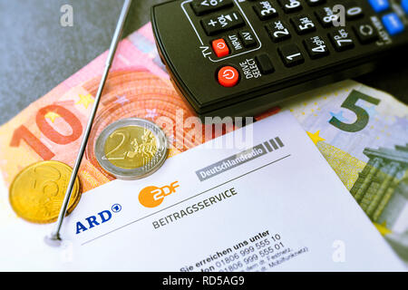 Schriften der ARD ZDF Deutschland Radio Beitrag service und Fernbedienung, Schreiben des ARD ZDF Deutschlandradio Beitragsservice und Fernbedienun Stockfoto