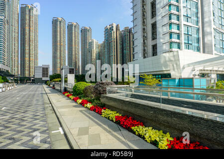 Blick auf den Civic Square und Elemente Mall, West Kowloon, Hong Kong, China. Stockfoto