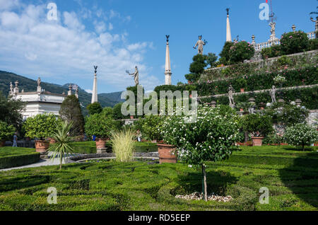 Stresa, Lago Maggiore, Italy-August 30,2018: Isola Bella Skulpturen im Garten der Borromäischen Palast, Lombardei, Italien, Lago Maggiore Stockfoto