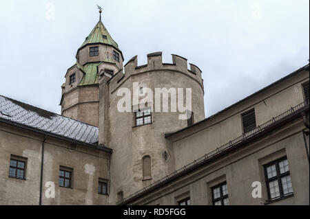 Burg Hasegg und Halle Alte Münze - Burg Hasegg und der Münze Hall in Hall in Tirol, Tirol, Österreich Stockfoto