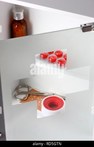 Medizinschrank Medizin Brust Stockfoto