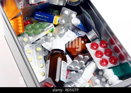 Medizinschrank, Hausapotheke, Drogen, Arzneimittel Stockfoto