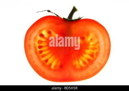 Cherry Tomaten oder Cocktail Tomaten (Solanum Lycopersicum), in Scheiben geschnitten Stockfoto