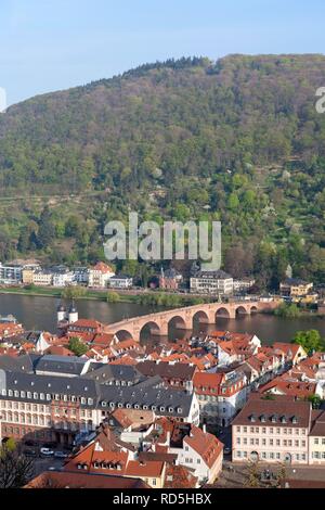 Blick vom Heidelberger Schloss auf der Alten Brücke, Brücke und den Neckar, Heidelberg, Baden-Württemberg Stockfoto