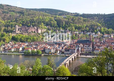 Blick auf die Stadt mit der Alten Brücke, Brücke und den Neckar, Heidelberg, Baden-Württemberg Stockfoto