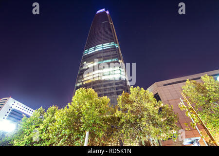 Costanera Center Wolkenkratzer in der Nacht - Santiago, Chile Stockfoto