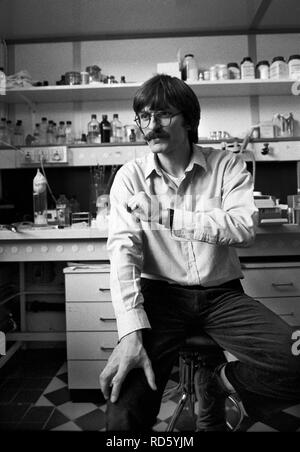 Professor Simon Wain-Hobson Pasteur Institut Pasteur, Paris Frankreich 1980er Jahre Er ist Mitglied des Montagniers-Teams, das das AIDS-Virus identifiziert und eine Heilung für HIV-AIDS sucht. 1985. Er ist heute Professor für molekulare Retrovirologie am Pasteur-Institut in Paris. HOMER SYKES Stockfoto