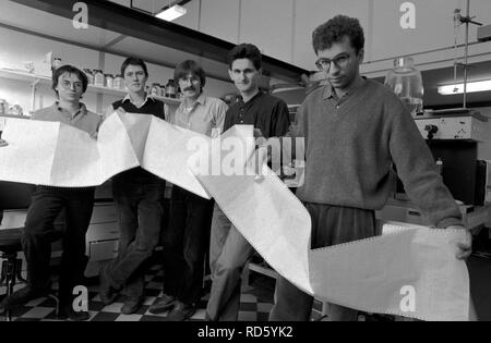 Institut Pasteur Institut Pasteur, Paris Frankreich 1980er Jahre. Professor Montagniers Team identifiziert das AIDS-Virus und findet eine Heilung von HIV-AIDS Auf Der Suche nach dem AIDS-Virus. HOMER SYKES Stockfoto