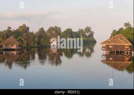 Laguna del Tesoro, Schatzsuche, Lagune, Palmen und Holzhütten, Zapata Halbinsel, Kuba, Mittelamerika Stockfoto