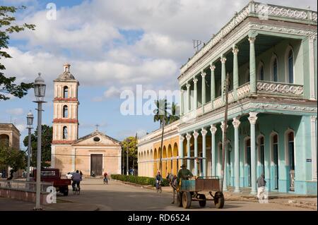 Virgen del Buen Viaje Kirche und Häuser aus der Kolonialzeit, Remedios, Provinz Santa Clara, Kuba, Mittelamerika Stockfoto