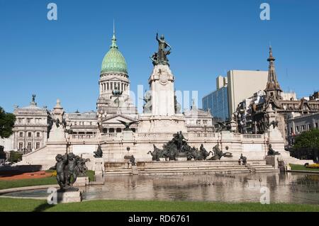 Argentinischen National Congress und Monumento a Los Dos Congresos, Plaza del Congreso, Buenos Aires, Argentinien, Südamerika Stockfoto