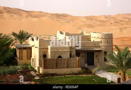 Wüste Luxus Hotel Anantara Qasr al Sarab, hotel Resort wie eine Wüste fort, von hohen Dünen umgeben, in der Nähe der Liwa Stockfoto