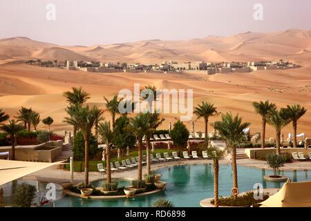 Wüste Luxus Hotel Anantara Qasr al Sarab, hotel Resort wie eine Wüste fort, von hohen Dünen umgeben, in der Nähe der Liwa Stockfoto