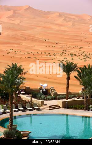 Wüste Luxus Hotel Anantara Qasr al Sarab, hotel Resort wie eine Wüste fort, von hohen Dünen umgeben, in der Nähe der Liwa Stockfoto