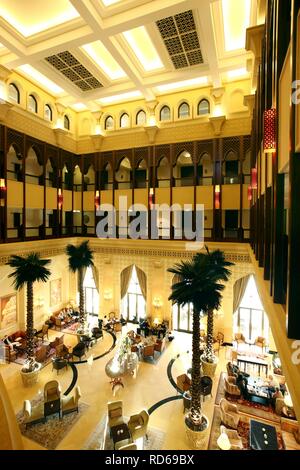 Lobby, Shangri-La Hotel, Qaryat Al Beri, Abu Dhabi, Vereinigte Arabische Emirate, Naher Osten Stockfoto