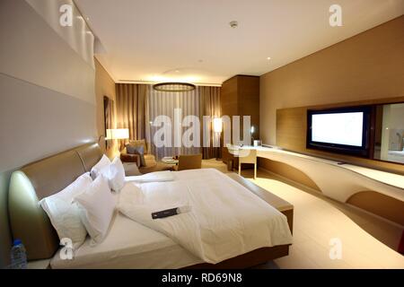 Hotel Zimmer, Yas Hotel auf Yas Island, futuristische Luxus Hotel, Abu Dhab, Vereinigte Arabische Emirate, Naher Osten, Asien Stockfoto