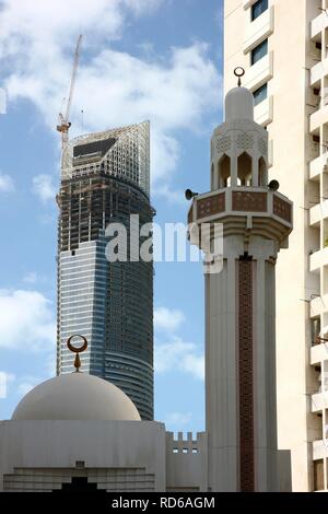 Hochhäuser, Old Airport Road, Innenstadt, Moschee und eine neue Konstruktion, Abu Dhabi, Vereinigte Arabische Emirate, Naher Osten Stockfoto