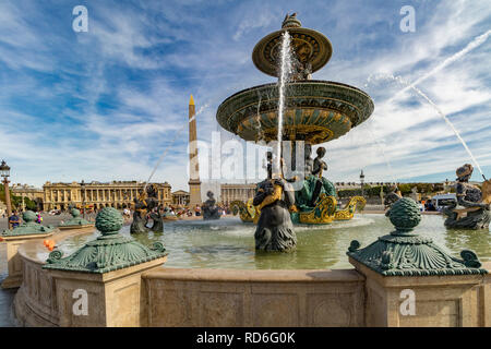 Die Quelle des Flusses Handel und Navigation, einer der beiden Fontaines de la Concorde, oder Brunnen auf der Place de la Concorde Stockfoto