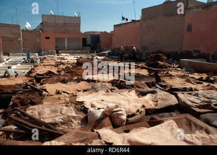 Eine allgemeine Ansicht einer traditionellen Gerberei in Marrakesch, Marokko Stockfoto