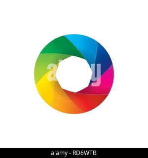Vector Illustration von Rainbow bunte Kameraobjektiv Shutter Öffnen von Aperture auf weißem Hintergrund Stock Vektor