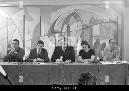 Amsterdam. Anhörung op 28 Januar 1969 in het in het uittreden Ignatiuscollege, Bestanddeelnr 922-0466. Stockfoto