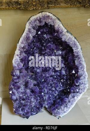 Amethyst geode - Kapelle Korridor, Chatsworth House - Derbyshire, England - Stockfoto