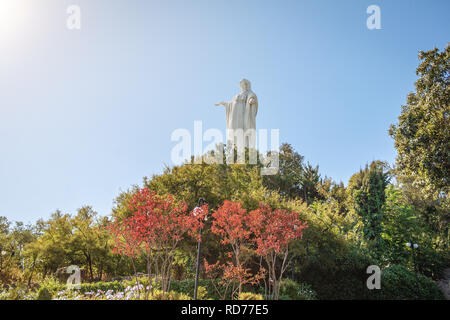 Jungfrau Statue auf dem Berg San Cristobal - Santiago, Chile Stockfoto