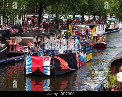 Amsterdam Gay Pride 2013 Boot Nr. 6 Bild 2. Stockfoto