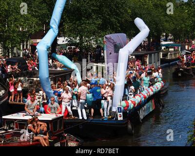 Amsterdam Gay Pride 2013 Boot Nr. 9 Bild 3. Stockfoto