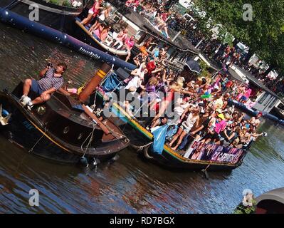 Amsterdam Gay Pride 2013 Boot Nr. 16 pic 3. Stockfoto