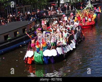 Amsterdam Gay Pride 2013 Boot Nr. 34 pic 4. Stockfoto