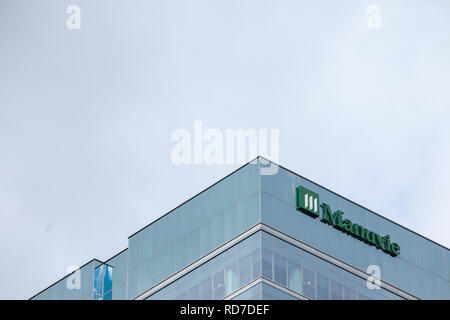 MONTREAL, KANADA - 7 November, 2018: Manuvie Logo auf Ihrem Büro in Montreal, Quebec. Manuvie ist die französische Bezeichnung für Manulife, die wichtigsten kanadischen Versiche Stockfoto