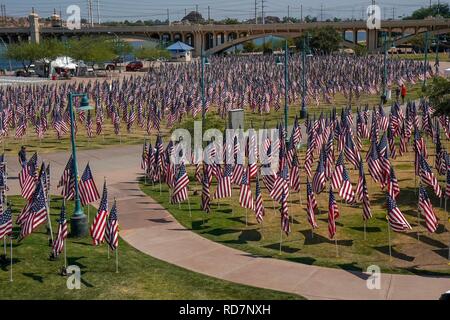 In Tempe, Arizona ist das heilende Feld, wo aa Flagge zu Ehren all jener, die ihr Leben auf 911 verloren platziert ist. Stockfoto