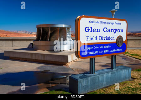 Befundtexte anzuzeigen, Carl Hayden Visitor Center am Glen Canyon Dam, Glen Canyon National Recreation Area, Page, Arizona, USA Stockfoto
