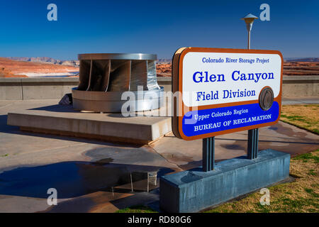 Befundtexte anzuzeigen, Carl Hayden Visitor Center am Glen Canyon Dam, Glen Canyon National Recreation Area, Page, Arizona, USA Stockfoto