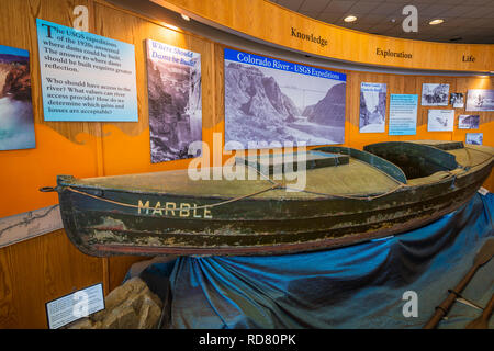 Befundtexte anzuzeigen, Carl Hayden Visitor Center am Glen Canyon Dam, Glen Canyon National Recreation Area, Page, Arizona, USA Stockfoto