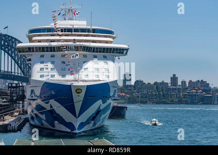 Sydney Australien, Jan 12, 2019: Princess Cruises' neuestes Schiff, majestätischen Prinzessin am internationalen Terminal, Circular Quay, Sydney Hafen. Stockfoto