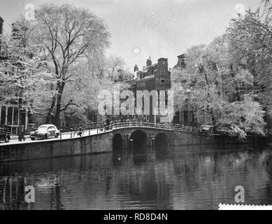 Amsterdamse Grachten in de sneeuw, Bestanddeelnr 909-3872. Stockfoto