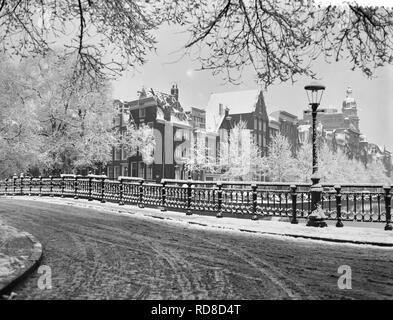 Amsterdamse Grachten in de sneeuw, Bestanddeelnr 909-3873. Stockfoto